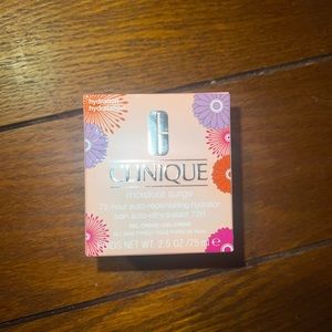Clinique moisture surge